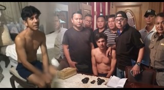 ทุบรถชิงทรัพย์