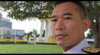 คณากร เพียรชนะ