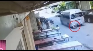 รถตู้ชนคน