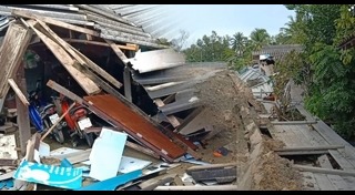 กำแพงบ้าน