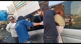 รถตู้ชนรถพ่วง